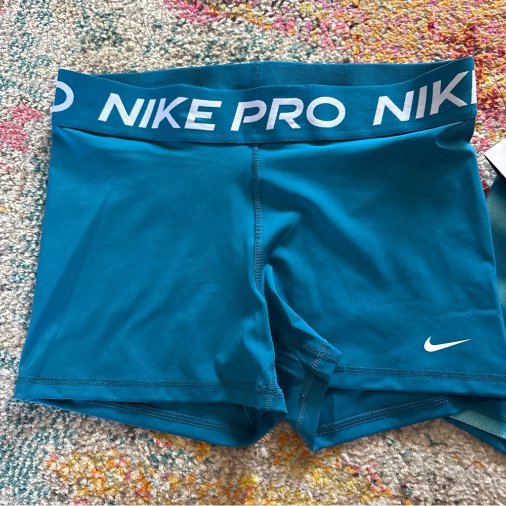 Nike Women’s NEW Small shorts & Nike pro bundle - Picture 6 of 7